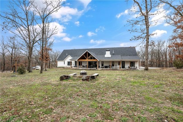 18246 Luedecke Road, Gentry, AR 72734