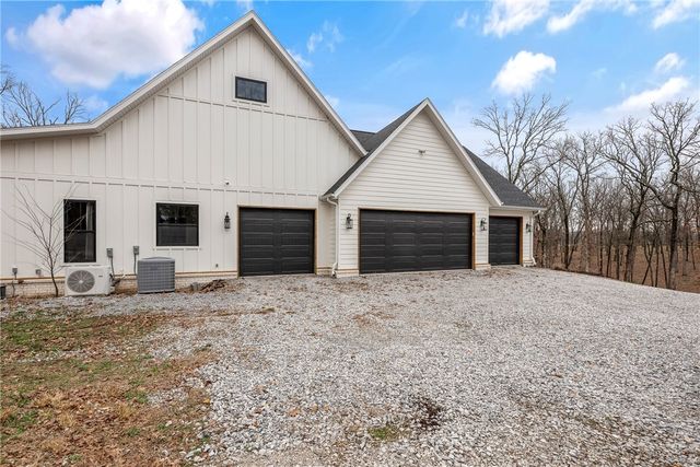 18246 Luedecke Road, Gentry, AR 72734