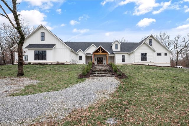 18246 Luedecke Road, Gentry, AR 72734