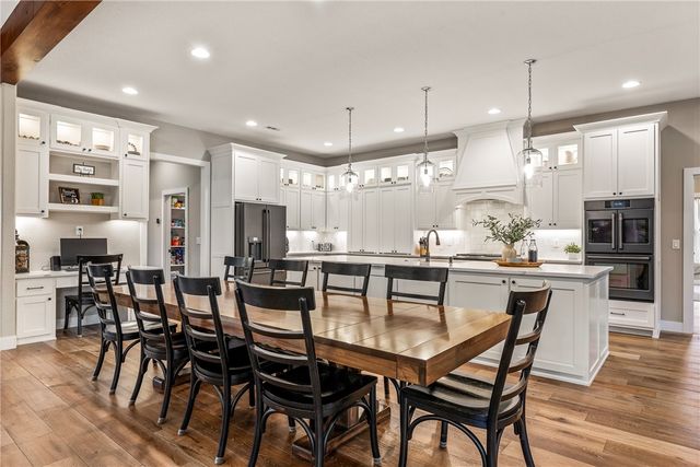 18246 Luedecke Road, Gentry, AR 72734