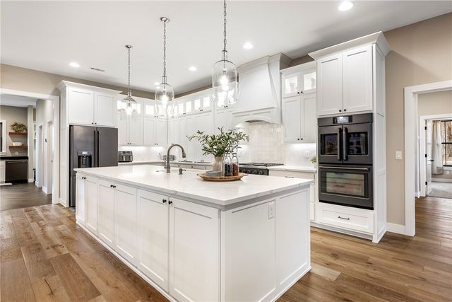 18246 Luedecke Road, Gentry, AR 72734