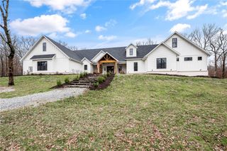 18246 Luedecke Road, Gentry, AR 72734