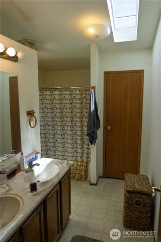 772 Lincoln Avenue E, Tenino, WA 98589