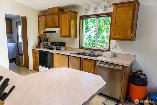 772 Lincoln Avenue E, Tenino, WA 98589