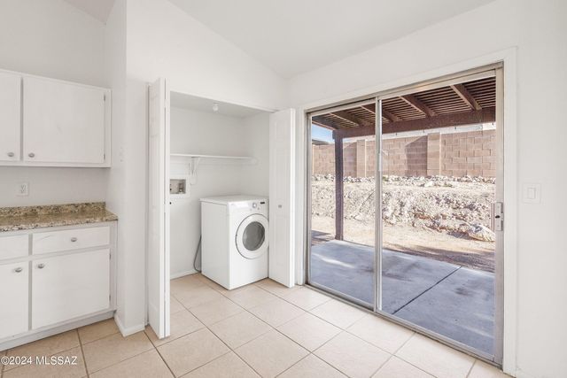 7209 S Avenida Del Nopal, Tucson, AZ 85746