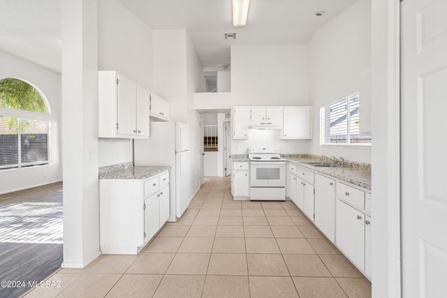 7209 S Avenida Del Nopal, Tucson, AZ 85746