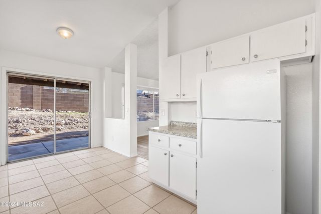 7209 S Avenida Del Nopal, Tucson, AZ 85746