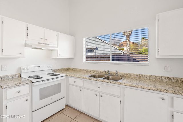 7209 S Avenida Del Nopal, Tucson, AZ 85746