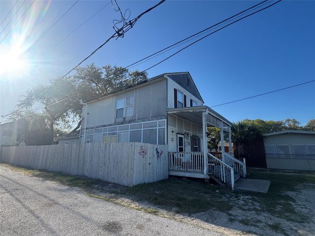 2011 Mary Moody Northen Boulevard, Galveston, TX 77551