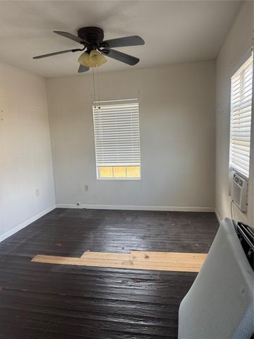 2011 Mary Moody Northen Boulevard, Galveston, TX 77551