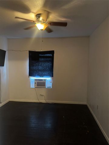 2011 Mary Moody Northen Boulevard, Galveston, TX 77551