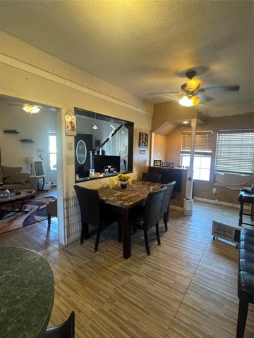 2011 Mary Moody Northen Boulevard, Galveston, TX 77551