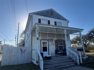 2011 Mary Moody Northen Boulevard, Galveston, TX 77551