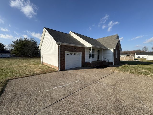 2002 Dogwood Ln, Greenbrier, TN 37073