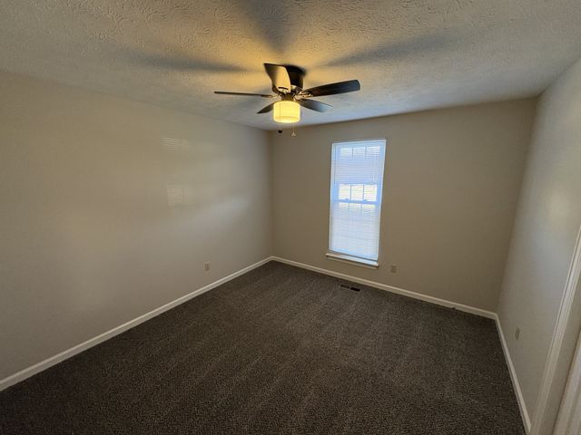 2002 Dogwood Ln, Greenbrier, TN 37073