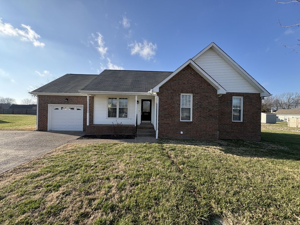 2002 Dogwood Ln, Greenbrier, TN 37073