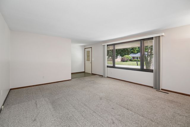 2621 E Heritage Drive, Kankakee, IL 60901