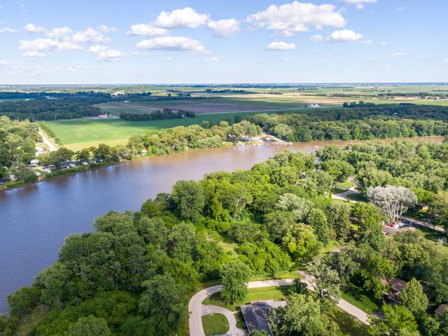 2621 E Heritage Drive, Kankakee, IL 60901