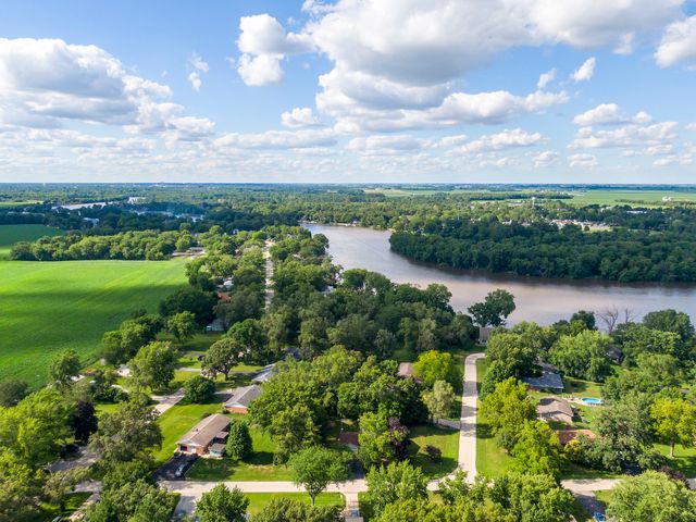 2621 E Heritage Drive, Kankakee, IL 60901