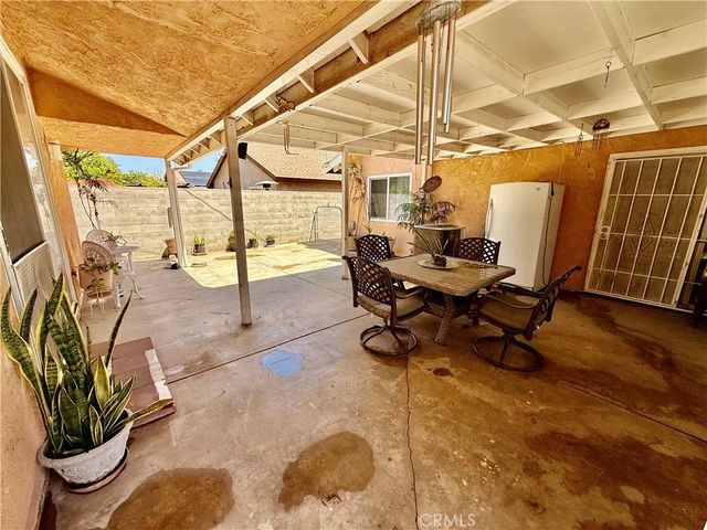18854 6th, Bloomington, CA 92316