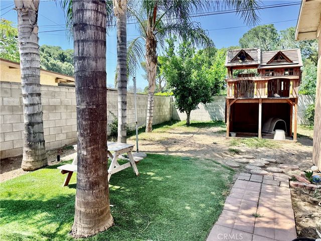 18854 6th, Bloomington, CA 92316
