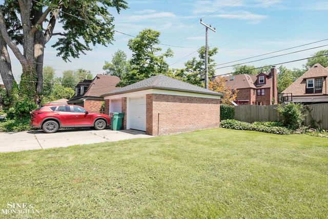 814 Harcourt Road, Grosse Pointe Park, MI 48230