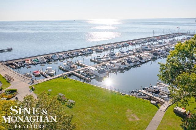 814 Harcourt Road, Grosse Pointe Park, MI 48230