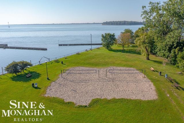 814 Harcourt Road, Grosse Pointe Park, MI 48230