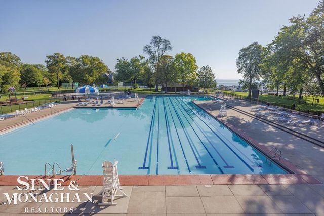 814 Harcourt Road, Grosse Pointe Park, MI 48230