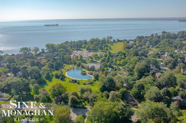 814 Harcourt Road, Grosse Pointe Park, MI 48230