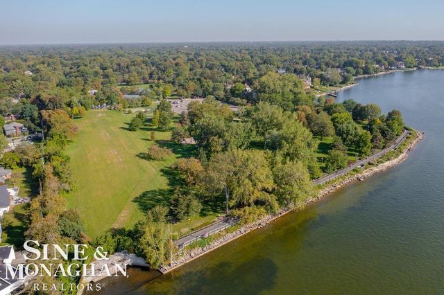 814 Harcourt Road, Grosse Pointe Park, MI 48230