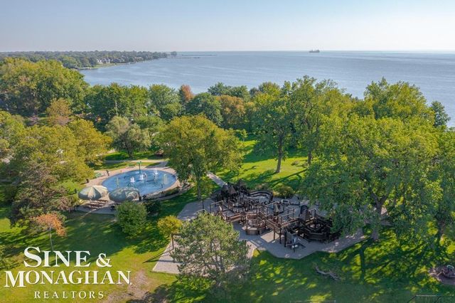 814 Harcourt Road, Grosse Pointe Park, MI 48230