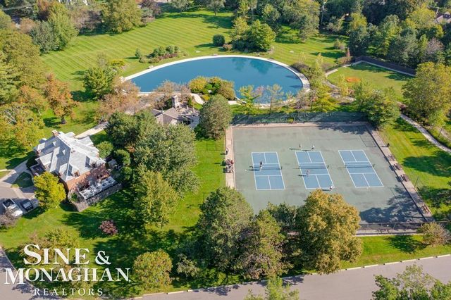 814 Harcourt Road, Grosse Pointe Park, MI 48230