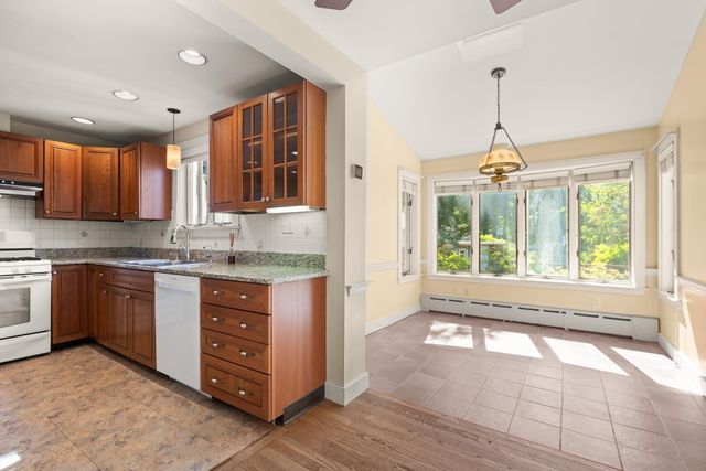 19 Highland St, Gloucester, MA 01930