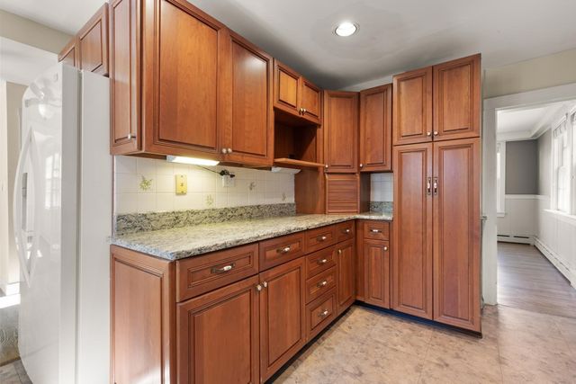19 Highland St, Gloucester, MA 01930