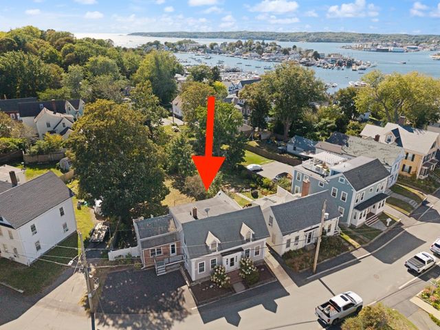 19 Highland St, Gloucester, MA 01930