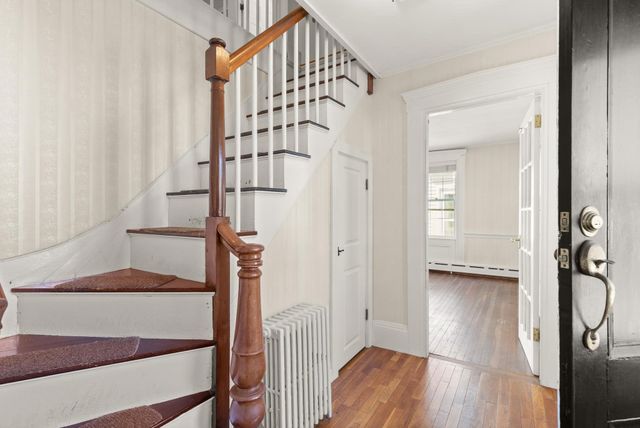 19 Highland St, Gloucester, MA 01930
