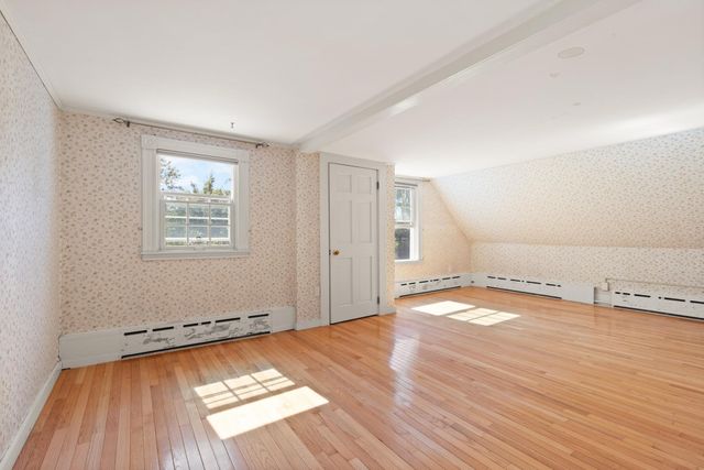 19 Highland St, Gloucester, MA 01930