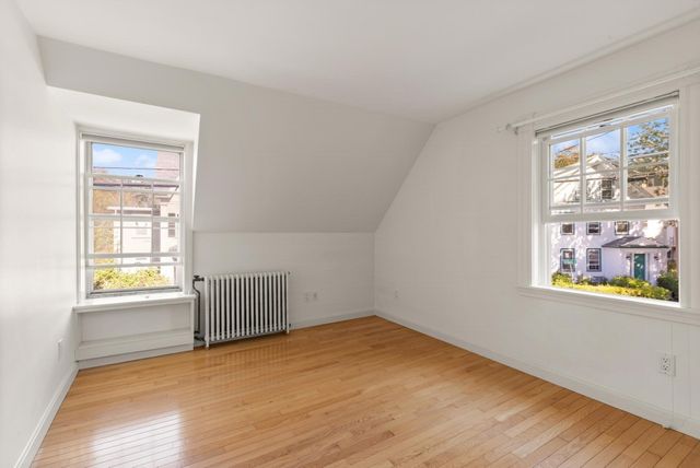 19 Highland St, Gloucester, MA 01930