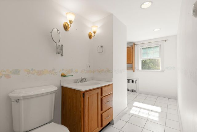 19 Highland St, Gloucester, MA 01930