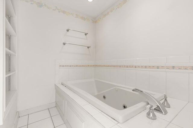 19 Highland St, Gloucester, MA 01930