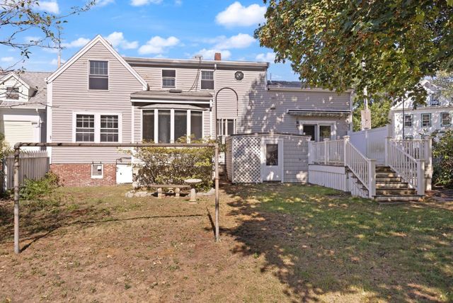 19 Highland St, Gloucester, MA 01930