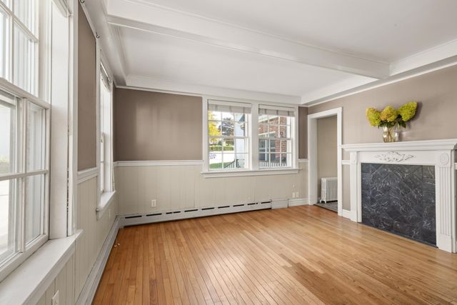 19 Highland St, Gloucester, MA 01930