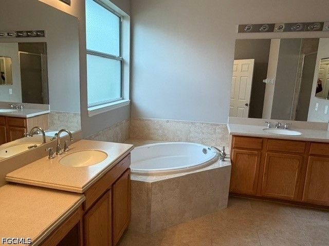 8610 SUMNER AVE, Fort Myers, FL 33908