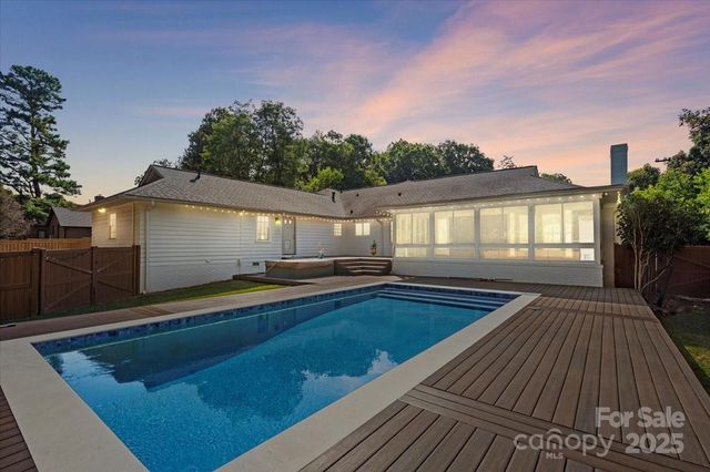1626 S Wendover Road, Charlotte, NC 28211