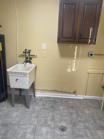 13417 FELLRATH Street W, Taylor, MI 48180