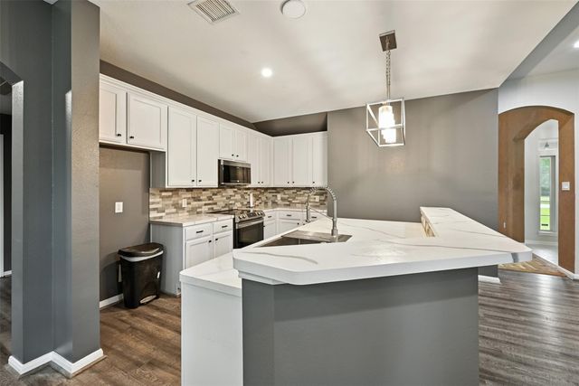 319 S Jamison Street, La Porte, TX 77571