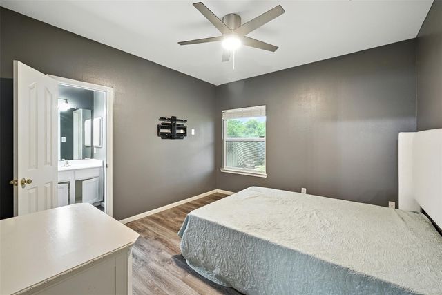 319 S Jamison Street, La Porte, TX 77571