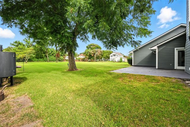 319 S Jamison Street, La Porte, TX 77571