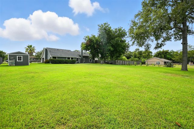 319 S Jamison Street, La Porte, TX 77571